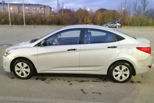 Прокат авто hyundai solaris эконом класса 2016 года в городе Санкт-Петербург от 1499 руб./сутки, передний привод, двигатель: бензин, ОСАГО (Впишу в полис), без водителя, недорого - RentRide