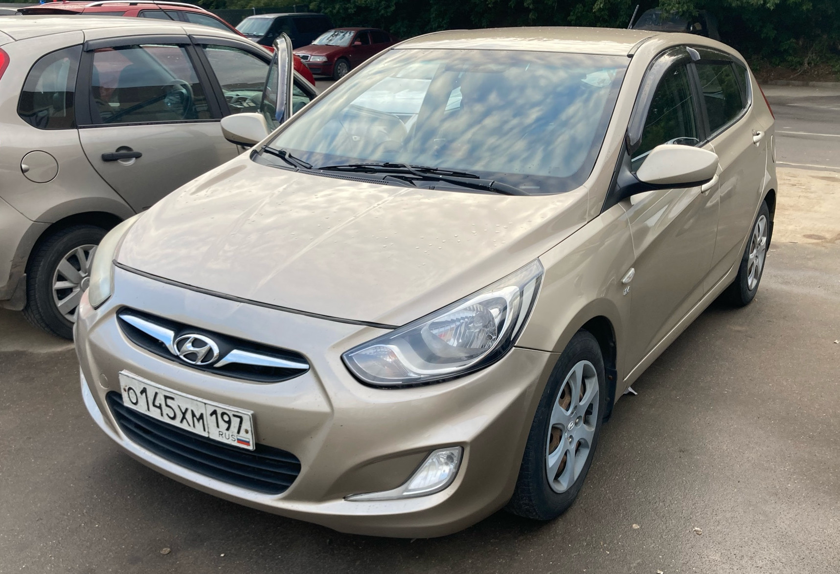 Аренда hyundai solaris эконом класса 2012 года в городе Москва Улица Старокачаловская от 1800 руб./сутки, передний привод, двигатель: бензин, ОСАГО (Мультидрайв), без водителя, недорого - RentRide