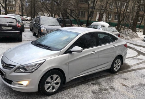 Аренда hyundai solaris эконом класса 2016 года в городе Москва Войковская от 1800 руб./сутки, передний привод, двигатель: бензин, объем 1.6 литров, ОСАГО (Мультидрайв), без водителя, недорого, вид 2 - RentRide