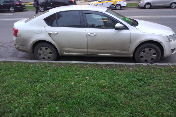 Прокат авто skoda octavia эконом класса 2014 года в городе Москва Ясенево от 1750 руб./сутки, передний привод, двигатель: бензин, ОСАГО (Впишу в полис), без водителя, недорого - RentRide