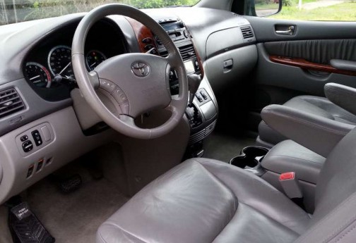 Toyota Sienna минивэн 2005