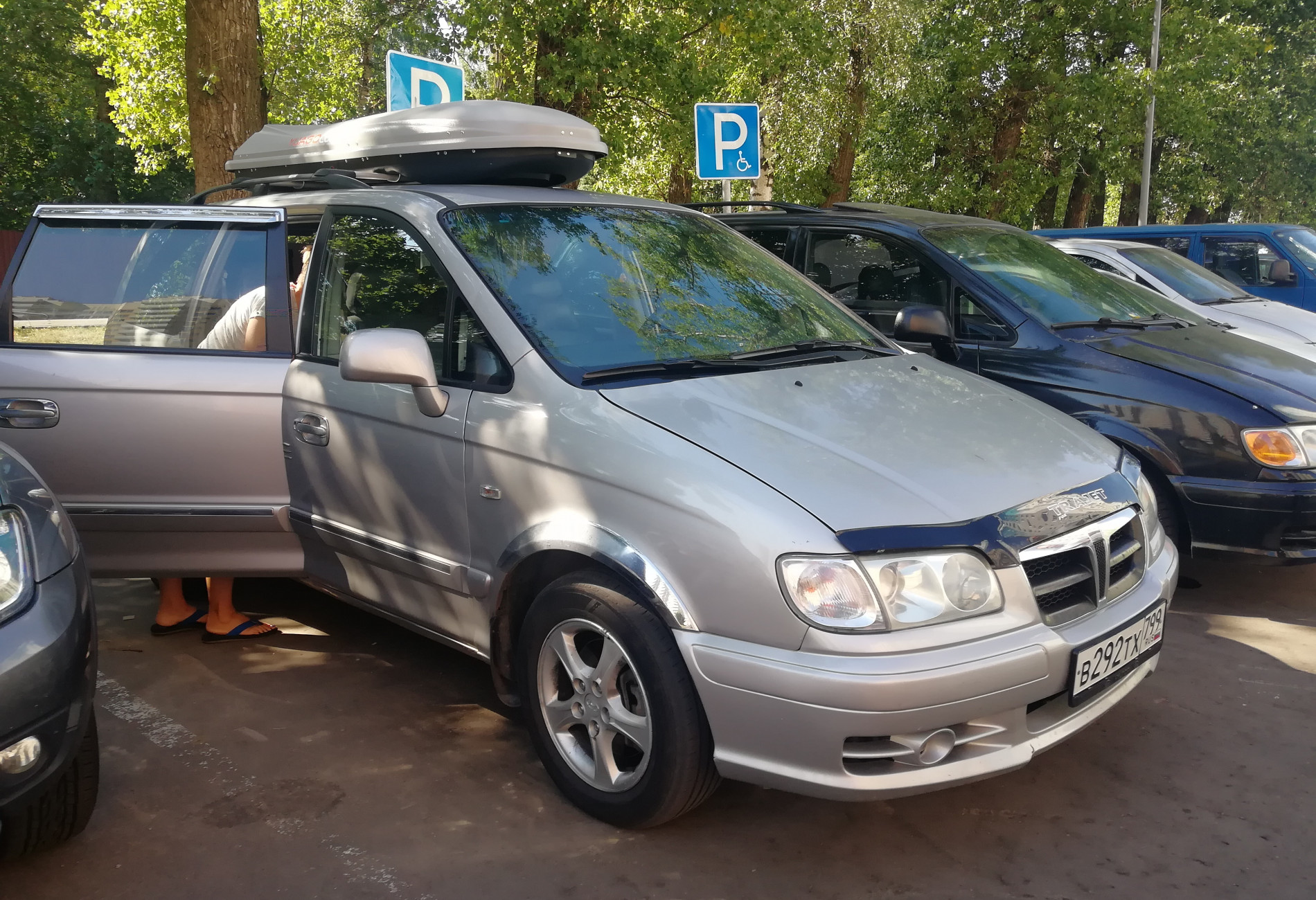 Аренда hyundai trajet 2007 года в городе Москва Ховрино от 3199 руб./сутки, передний привод, двигатель: дизель, объем 2 литра, ОСАГО (Впишу в полис), без водителя, недорого - RentRide