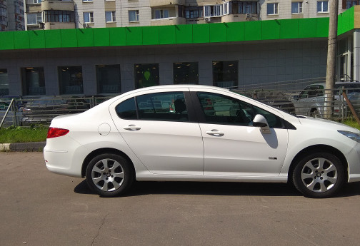 Аренда peugeot 408 эконом класса 2014 года в городе Москва Митино от 2200 руб./сутки, передний привод, двигатель: бензин, без водителя, недорого, вид 3 - RentRide