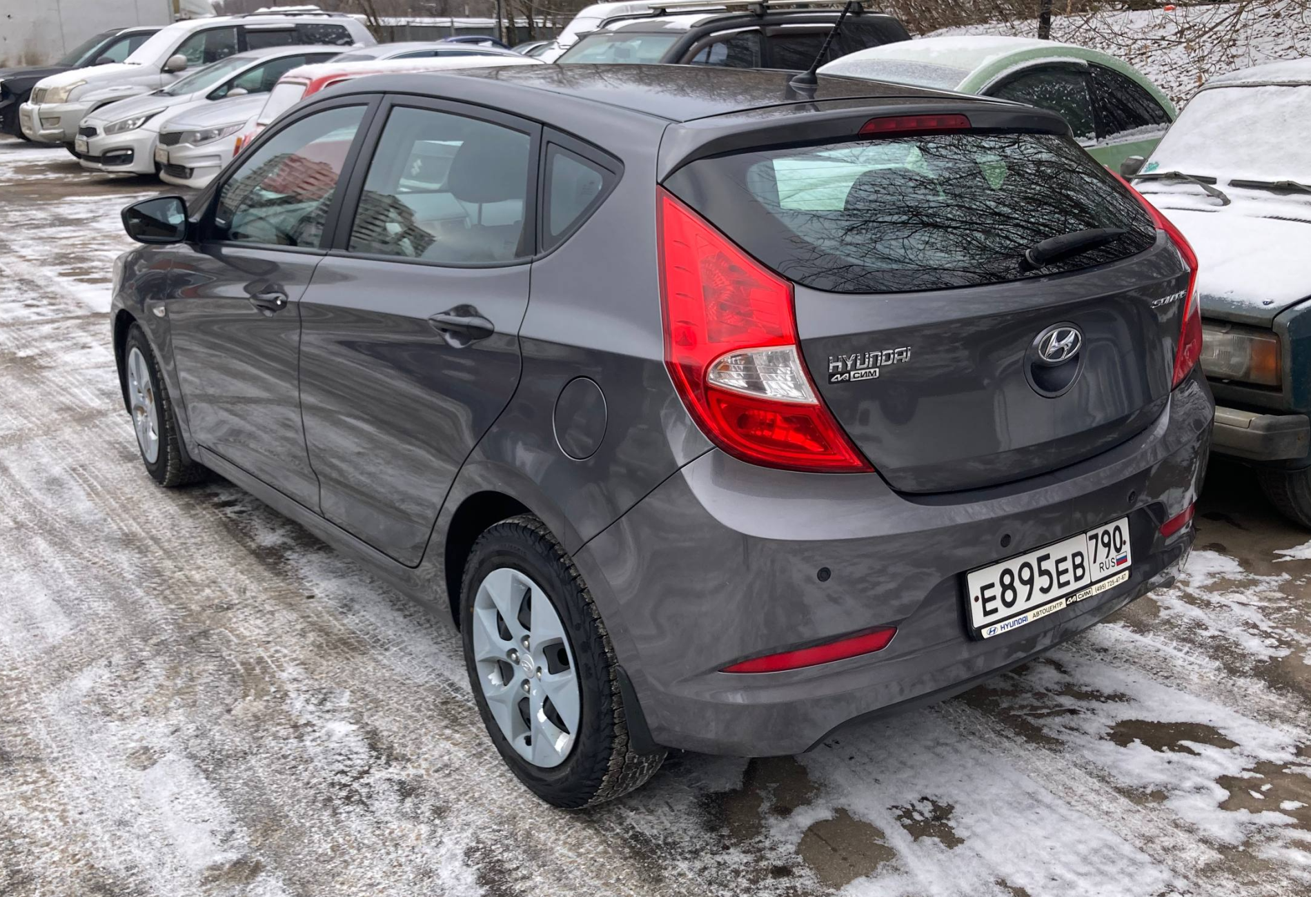 Аренда hyundai solaris эконом класса 2014 года в городе Москва Улица Старокачаловская от 1800 руб./сутки, передний привод, двигатель: бензин, ОСАГО (Мультидрайв), без водителя, недорого, вид 3 - RentRide