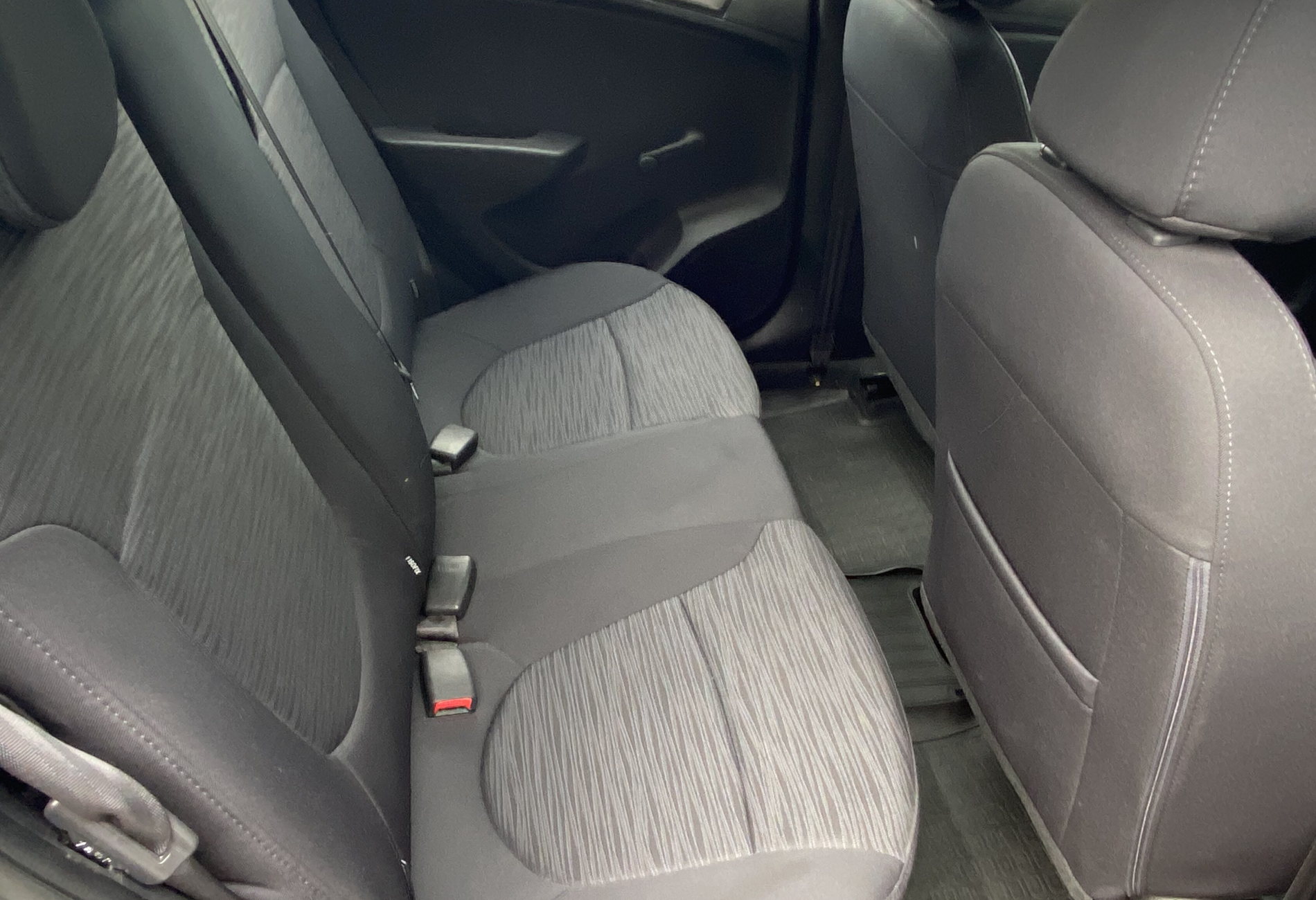 Аренда hyundai solaris эконом класса 2014 года в городе Москва Улица Старокачаловская от 1500 руб./сутки, передний привод, двигатель: бензин, ОСАГО (Мультидрайв), без водителя, недорого, вид 7 - RentRide