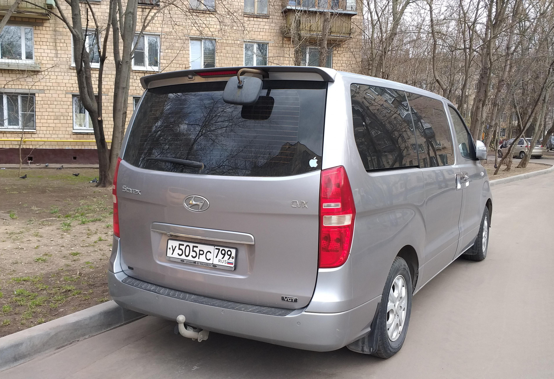 Аренда hyundai h1 2011 года в городе Москва Кузьминки от 4800 руб./сутки, задний привод, двигатель: дизель, ОСАГО (Впишу в полис), без водителя, недорого, вид 4 - RentRide