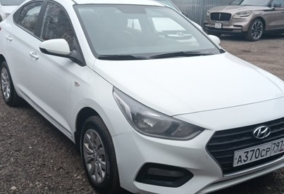 Аренда hyundai solaris эконом класса 2018 года в городе Москва Волгоградский проспект от 2240 руб./сутки, передний привод, двигатель: бензин, ОСАГО (Впишу в полис), без водителя, недорого, вид 2 - RentRide