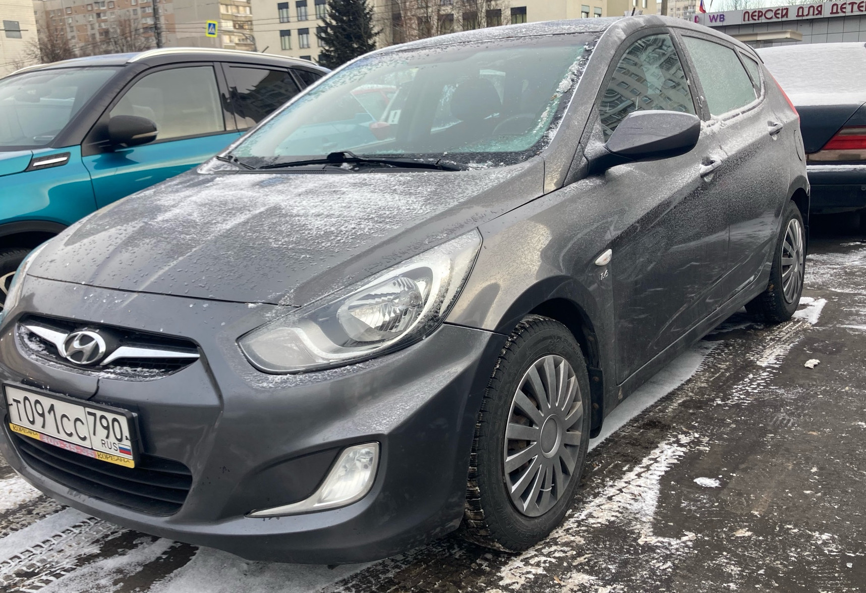 Аренда hyundai solaris эконом класса 2012 года в городе Москва Улица Старокачаловская от 1800 руб./сутки, передний привод, двигатель: бензин, объем 1591 литр, ОСАГО (Мультидрайв), без водителя, недорого, вид 2 - RentRide