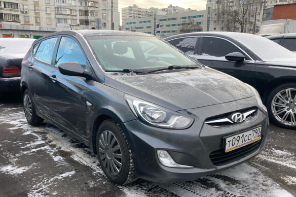 Прокат авто hyundai solaris эконом класса 2012 года в городе Москва Улица Старокачаловская от 1800 руб./сутки, передний привод, двигатель: бензин, объем 1591 литр, ОСАГО (Мультидрайв), без водителя, недорого - RentRide