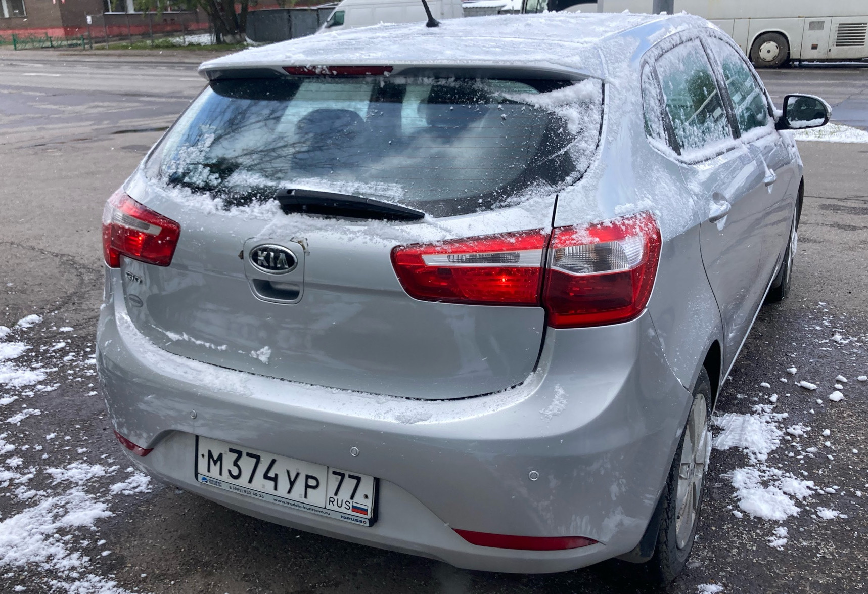 Аренда kia rio эконом класса 2012 года в городе Москва Улица Старокачаловская от 1800 руб./сутки, передний привод, двигатель: бензин, ОСАГО (Мультидрайв), без водителя, недорого, вид 4 - RentRide