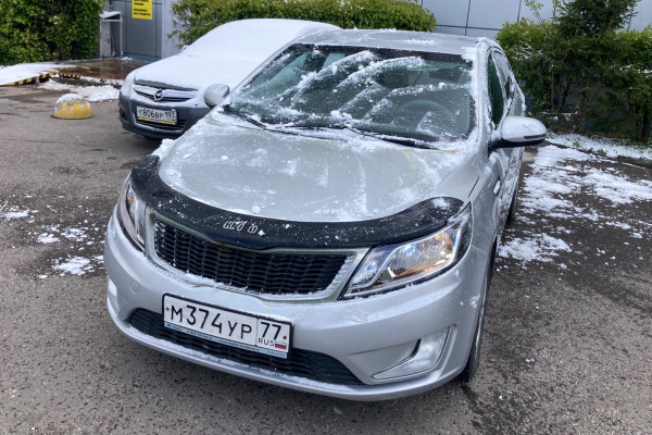 Прокат авто kia rio эконом класса 2012 года в городе Москва Улица Старокачаловская от 1800 руб./сутки, передний привод, двигатель: бензин, ОСАГО (Мультидрайв), без водителя, недорого - RentRide