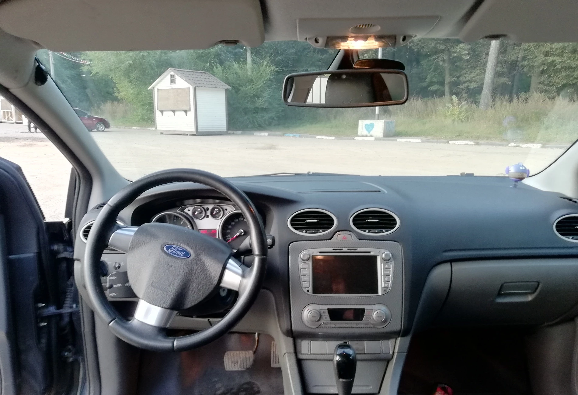 Аренда ford focus эконом класса 2010 года в городе Москва Пятницкое шоссе от 1600 руб./сутки, передний привод, двигатель: бензин, объем 1.6 литров, ОСАГО (Мультидрайв), без водителя, недорого, вид 6 - RentRide