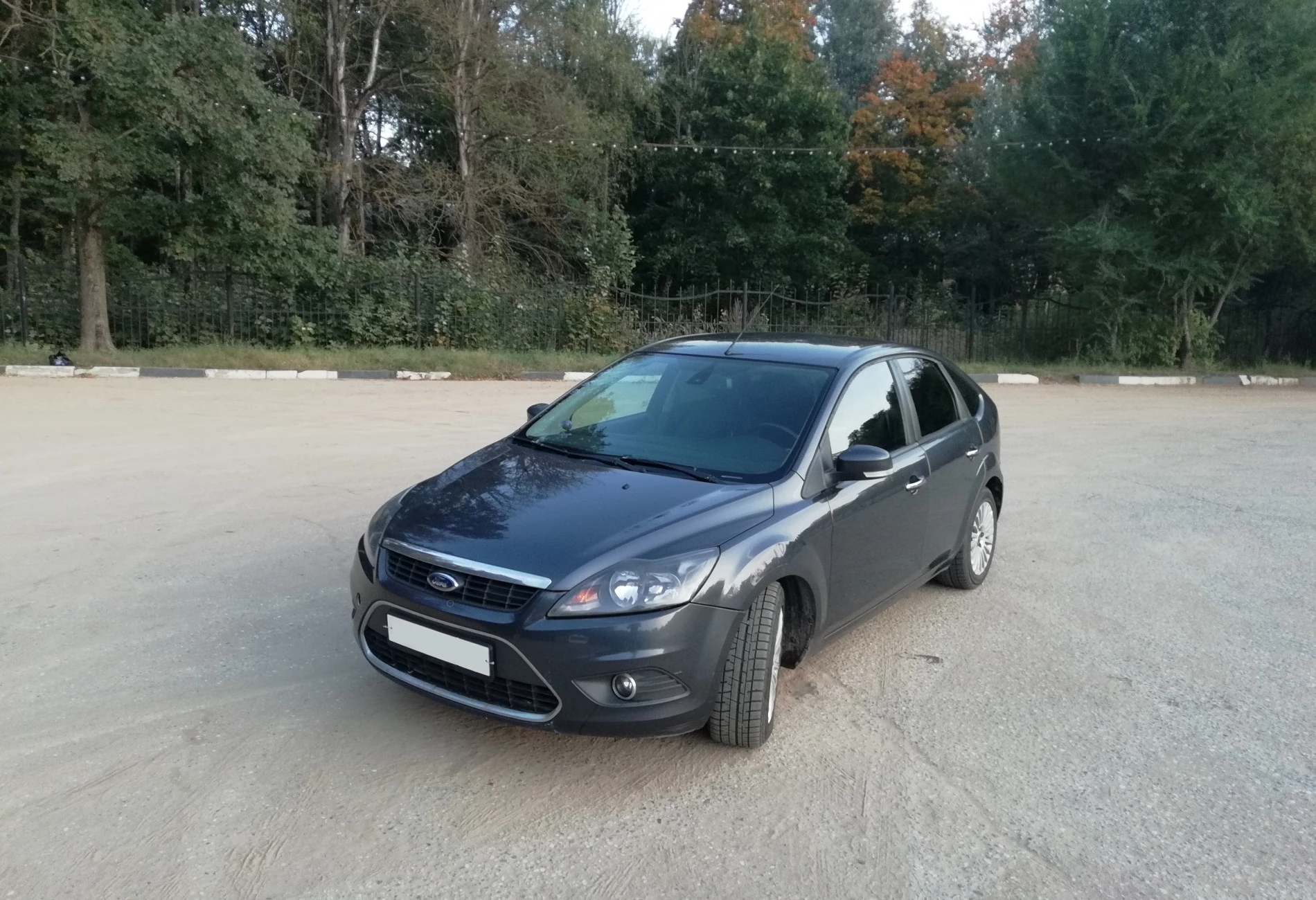 Аренда ford focus эконом класса 2010 года в городе Москва Пятницкое шоссе от 1600 руб./сутки, передний привод, двигатель: бензин, объем 1.6 литров, ОСАГО (Мультидрайв), без водителя, недорого - RentRide