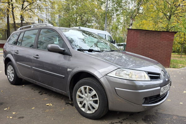 Прокат авто renault megane эконом класса 2008 года в городе Москва Каширская от 2300 руб./сутки, передний привод, двигатель: бензин, ОСАГО (Впишу в полис), без водителя, недорого - RentRide