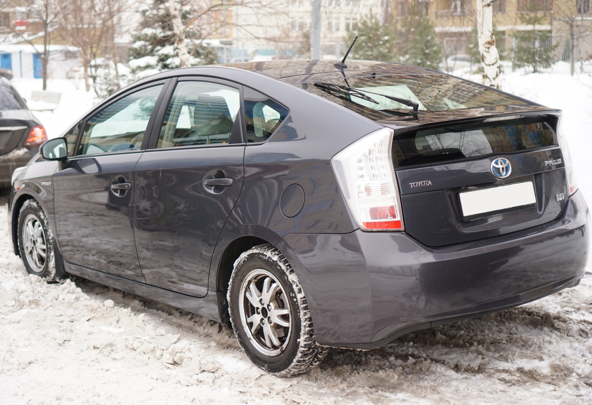 Аренда toyota prius эконом класса 2010 года в городе Москва Строгино от 2400 руб./сутки, передний привод, двигатель: гибрид, объем 1.8 литров, ОСАГО (Мультидрайв), без водителя, недорого, вид 4 - RentRide