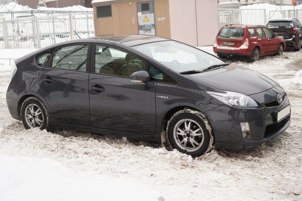 Прокат авто toyota prius эконом класса 2010 года в городе Москва Строгино от 2400 руб./сутки, передний привод, двигатель: гибрид, объем 1.8 литров, ОСАГО (Мультидрайв), без водителя, недорого - RentRide