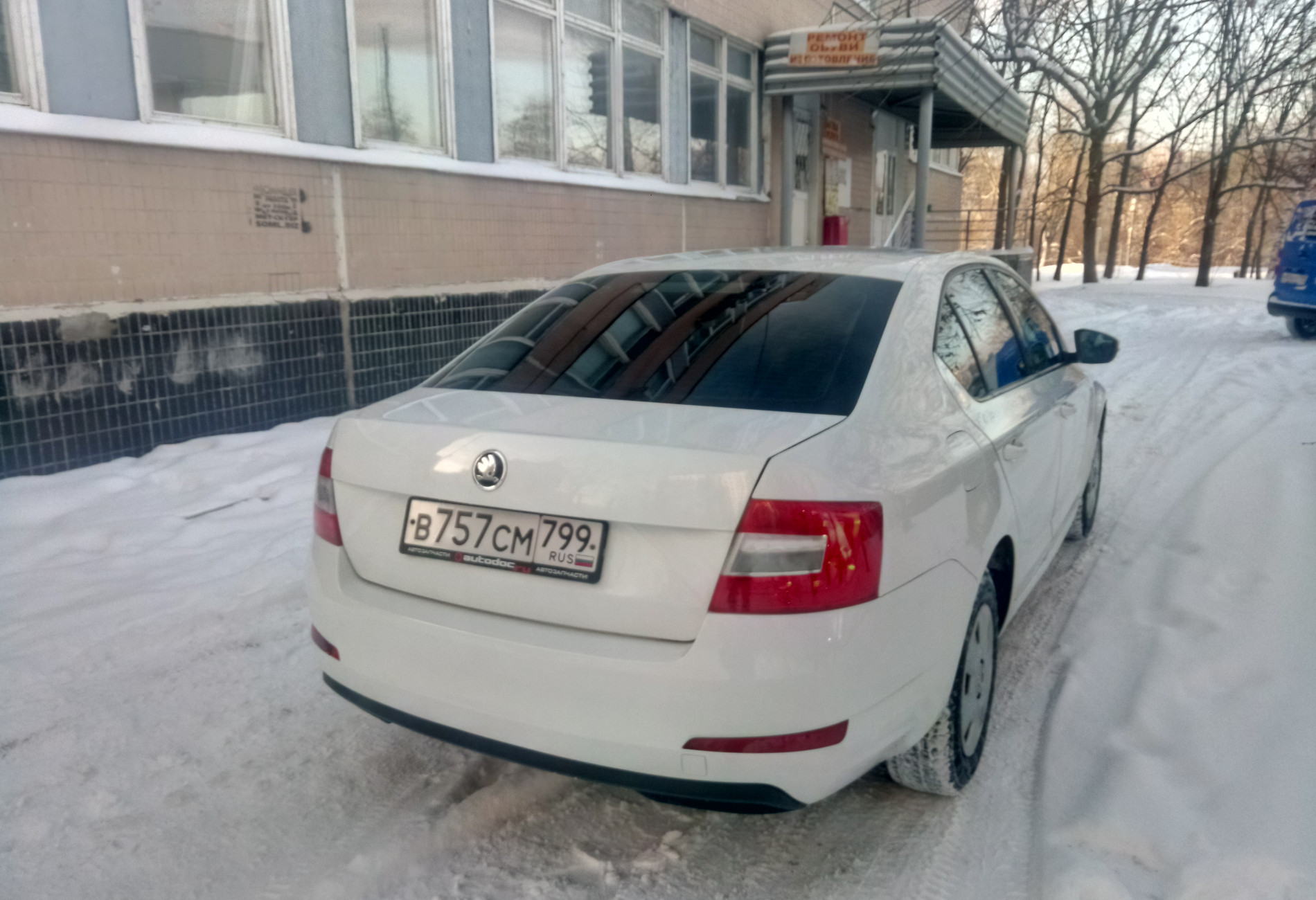 Аренда skoda octavia эконом класса 2015 года в городе Москва Ясенево от 1250 руб./сутки, передний привод, двигатель: бензин, объем 1.6 литров, ОСАГО (Мультидрайв), без водителя, недорого, вид 2 - RentRide