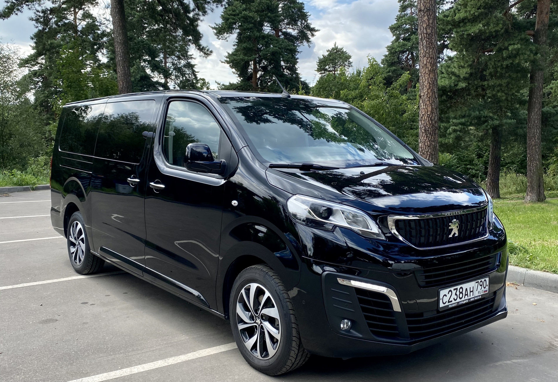 Peugeot Traveller минивэн 2019