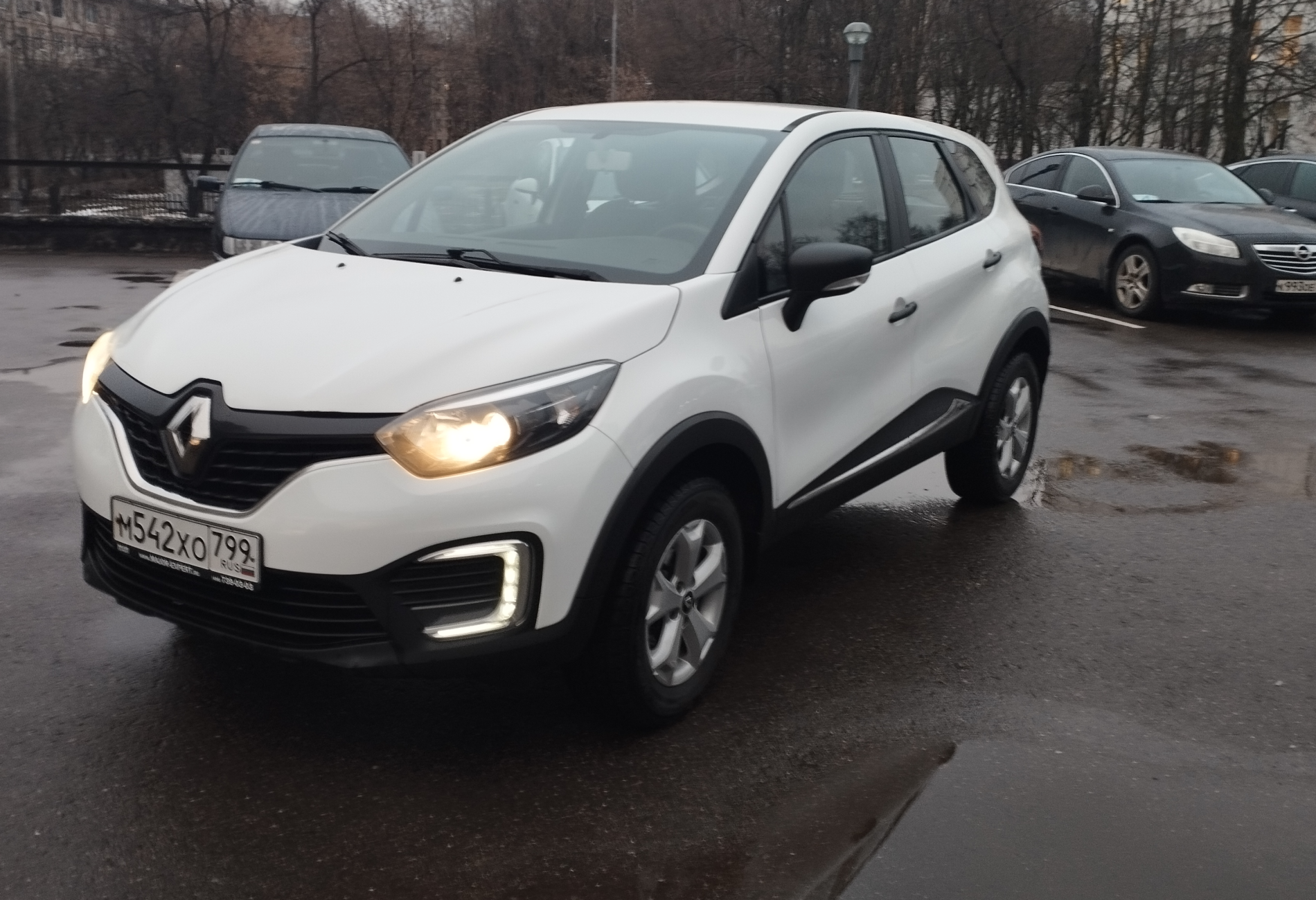 Аренда renault kaptur стандарт класса 2018 года в городе Москва Каховская от 3120 руб./сутки, передний привод, двигатель: бензин, объем 16 литров, ОСАГО (Впишу в полис), без водителя, недорого, вид 2 - RentRide