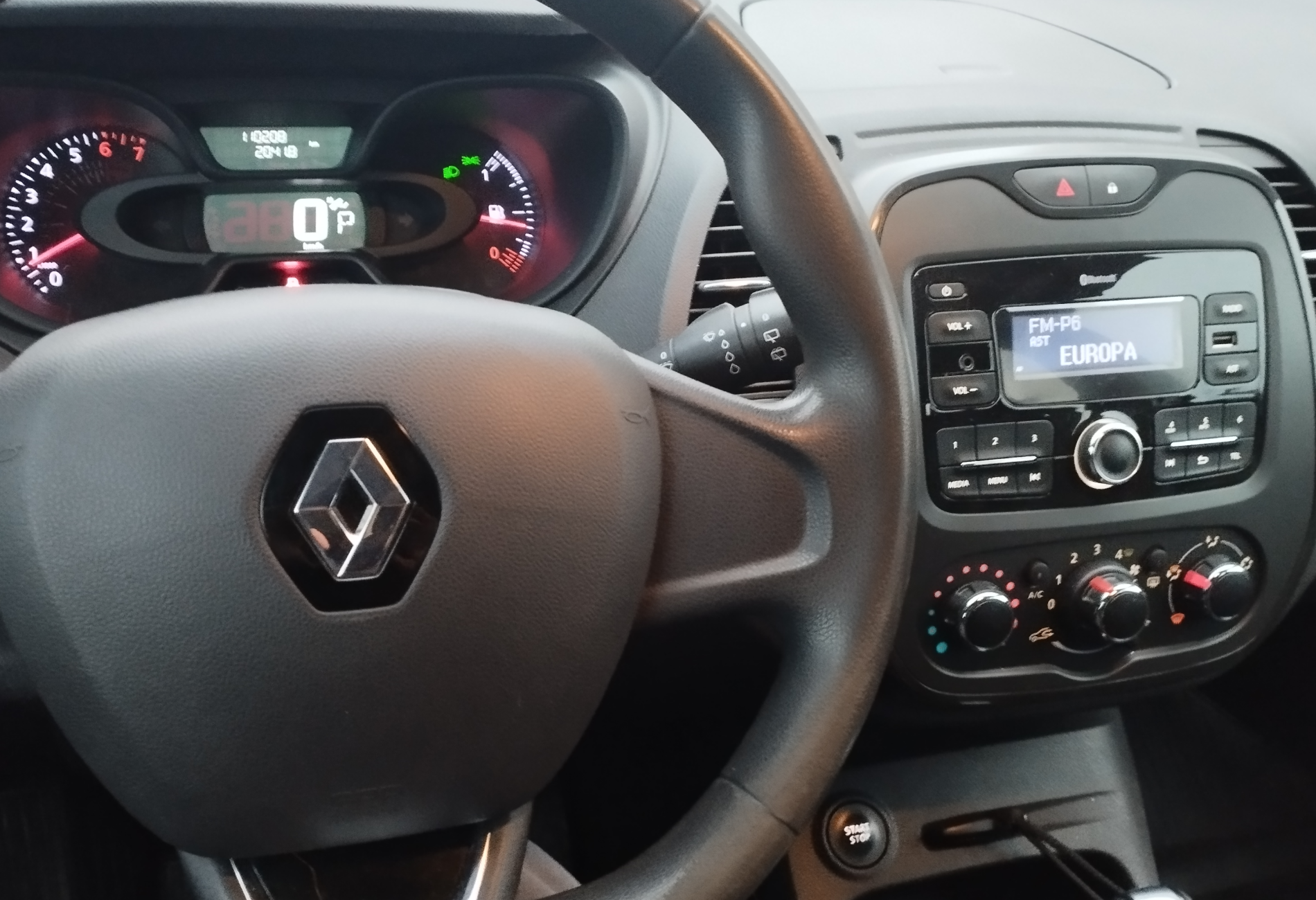 Аренда renault kaptur стандарт класса 2018 года в городе Москва Каховская от 3120 руб./сутки, передний привод, двигатель: бензин, объем 16 литров, ОСАГО (Впишу в полис), без водителя, недорого, вид 7 - RentRide