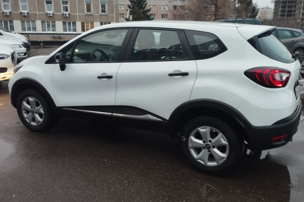 Прокат авто renault kaptur стандарт класса 2018 года в городе Москва Каховская от 3120 руб./сутки, передний привод, двигатель: бензин, объем 16 литров, ОСАГО (Впишу в полис), без водителя, недорого - RentRide