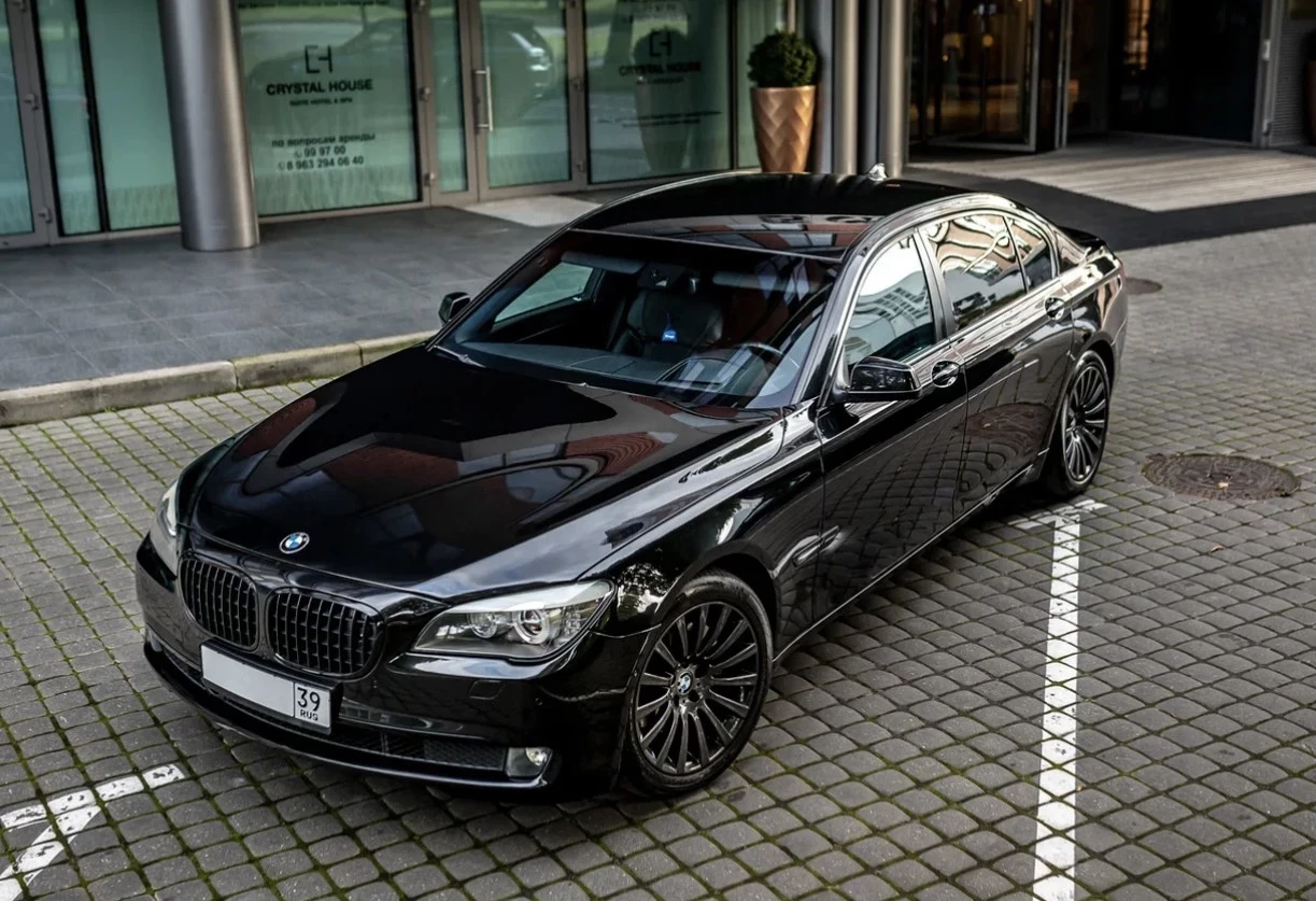 Аренда bmw 7-serii стандарт класса 2009 года в городе Москва от 4000 руб./сутки, задний привод, двигатель: бензин, без водителя, недорого, вид 2 - RentRide