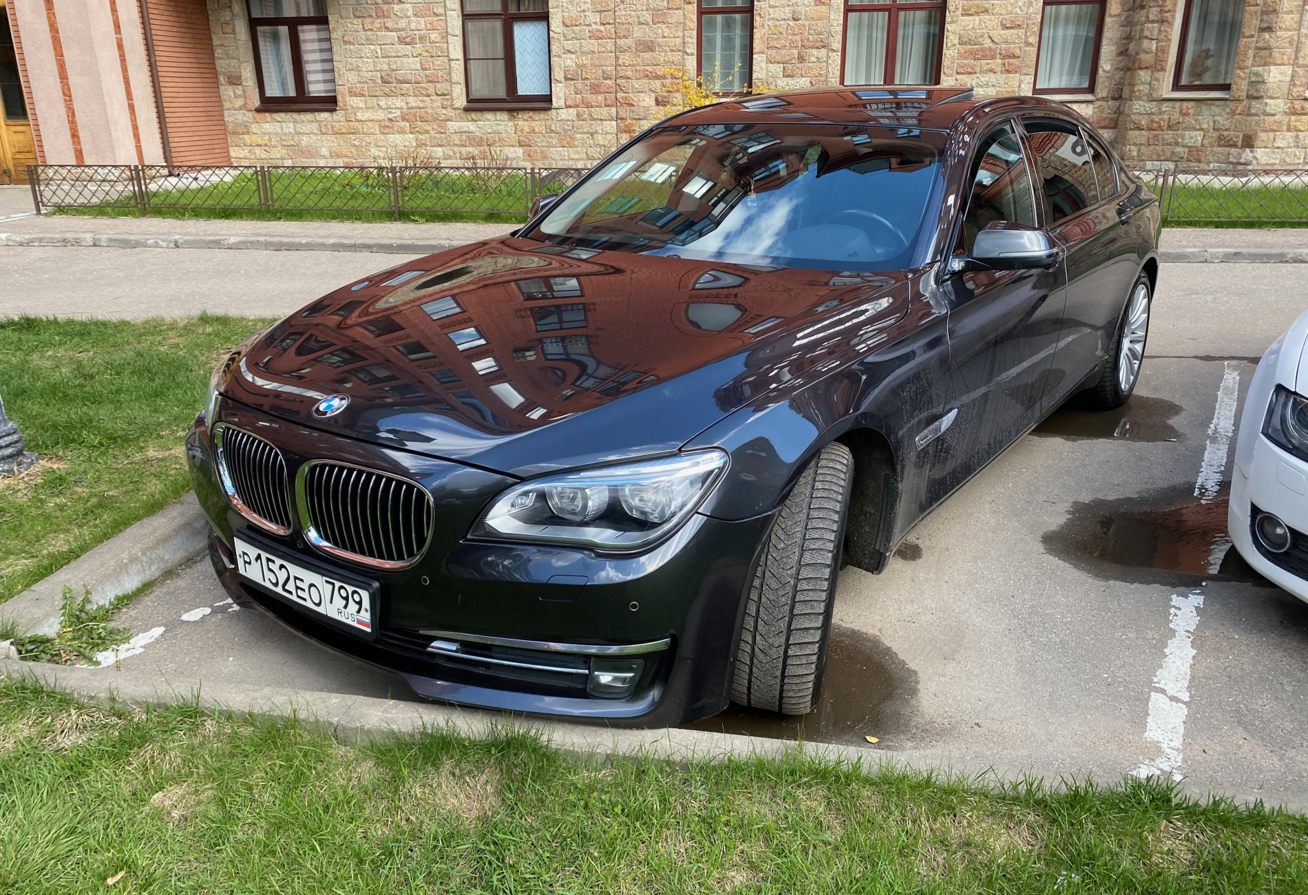 BMW 7 серии седан 2012