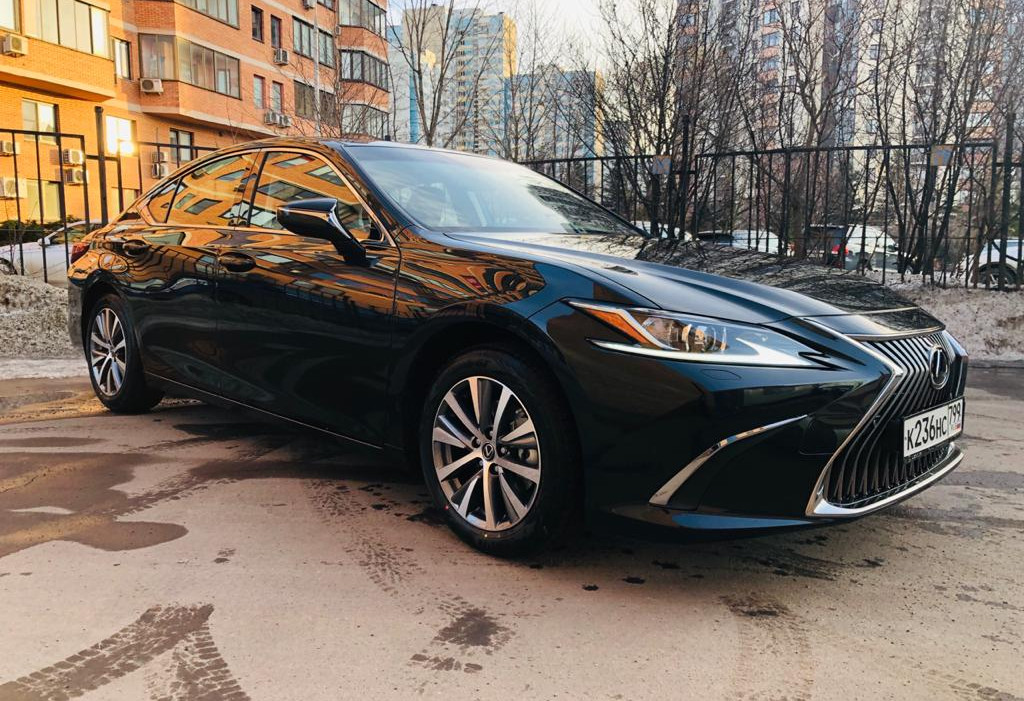Lexus ES седан 2019