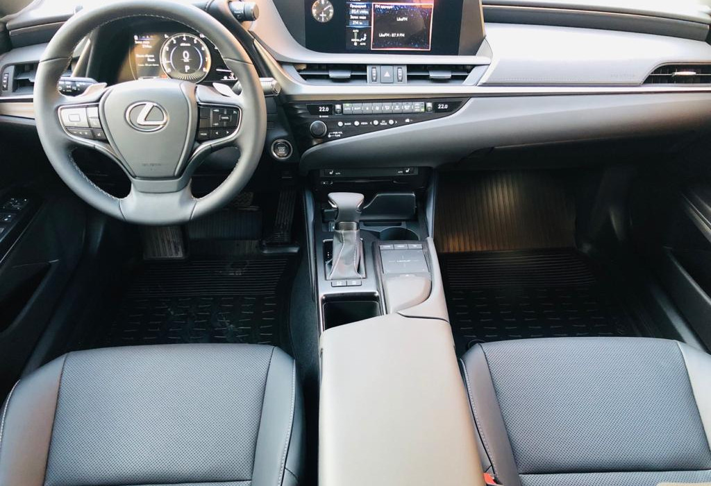 Lexus ES седан 2019