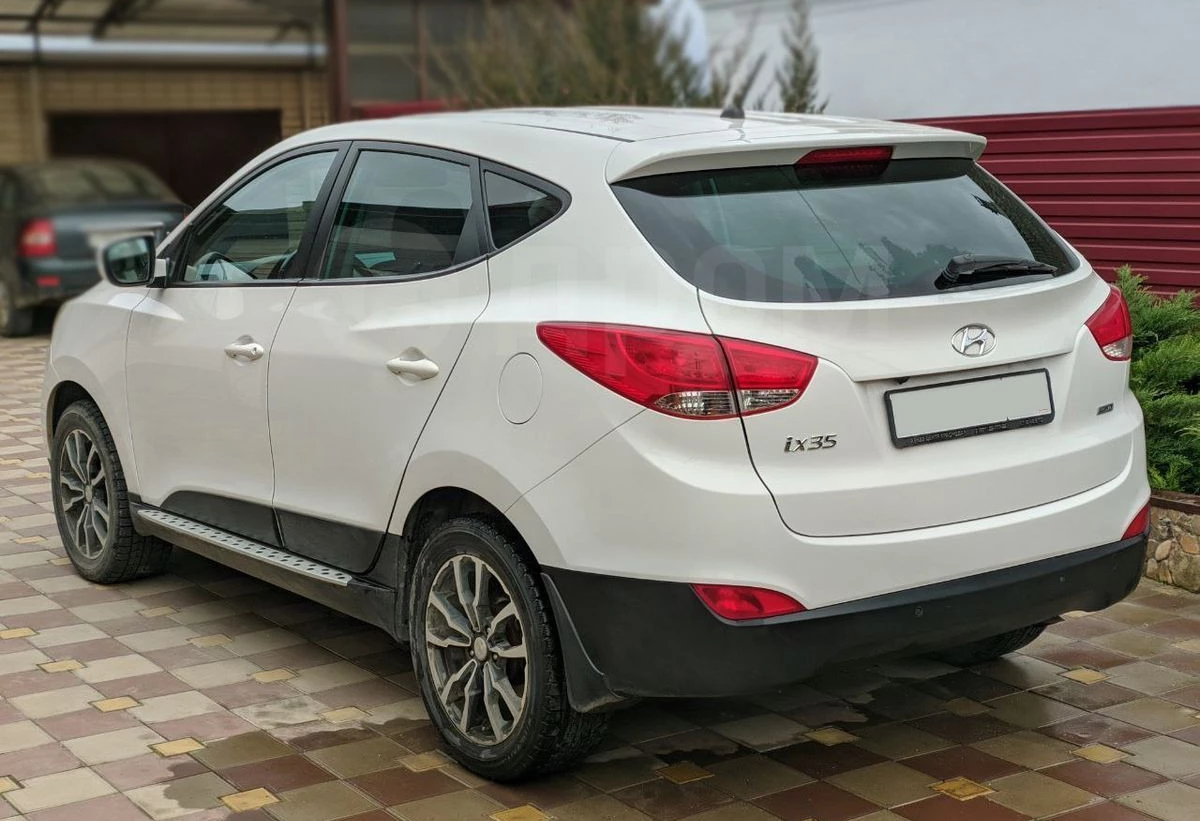 Аренда hyundai ix35 бизнес класса 2015 года в городе Москва от 7000 руб./сутки, передний привод, двигатель: бензин, объем 2 литра, без водителя, недорого, вид 2 - RentRide