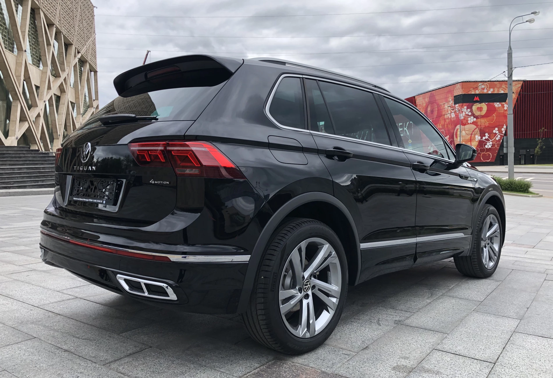 Аренда volkswagen tiguan комфорт класса 2021 года в городе Москва Проспект Вернадского от 8272 руб./сутки, полный привод, двигатель: бензин, объем 2 литра, каско (Мультидрайв), ОСАГО (Мультидрайв), без водителя, недорого, вид 4 - RentRide