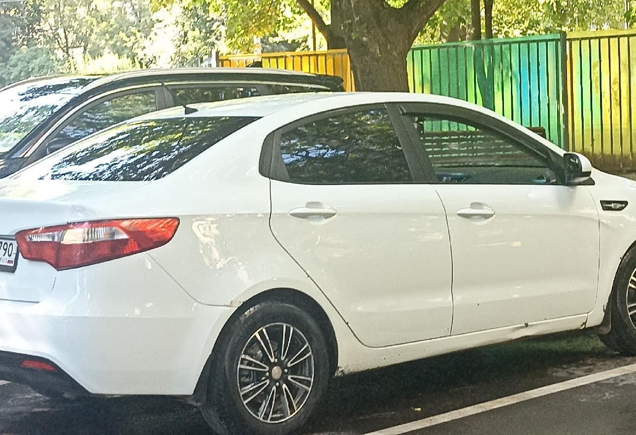 Аренда kia rio эконом класса 2014 года в городе Москва Коломенская от 1990 руб./сутки, передний привод, двигатель: бензин, объем 1.6 литров, ОСАГО (Мультидрайв), без водителя, недорого, вид 6 - RentRide