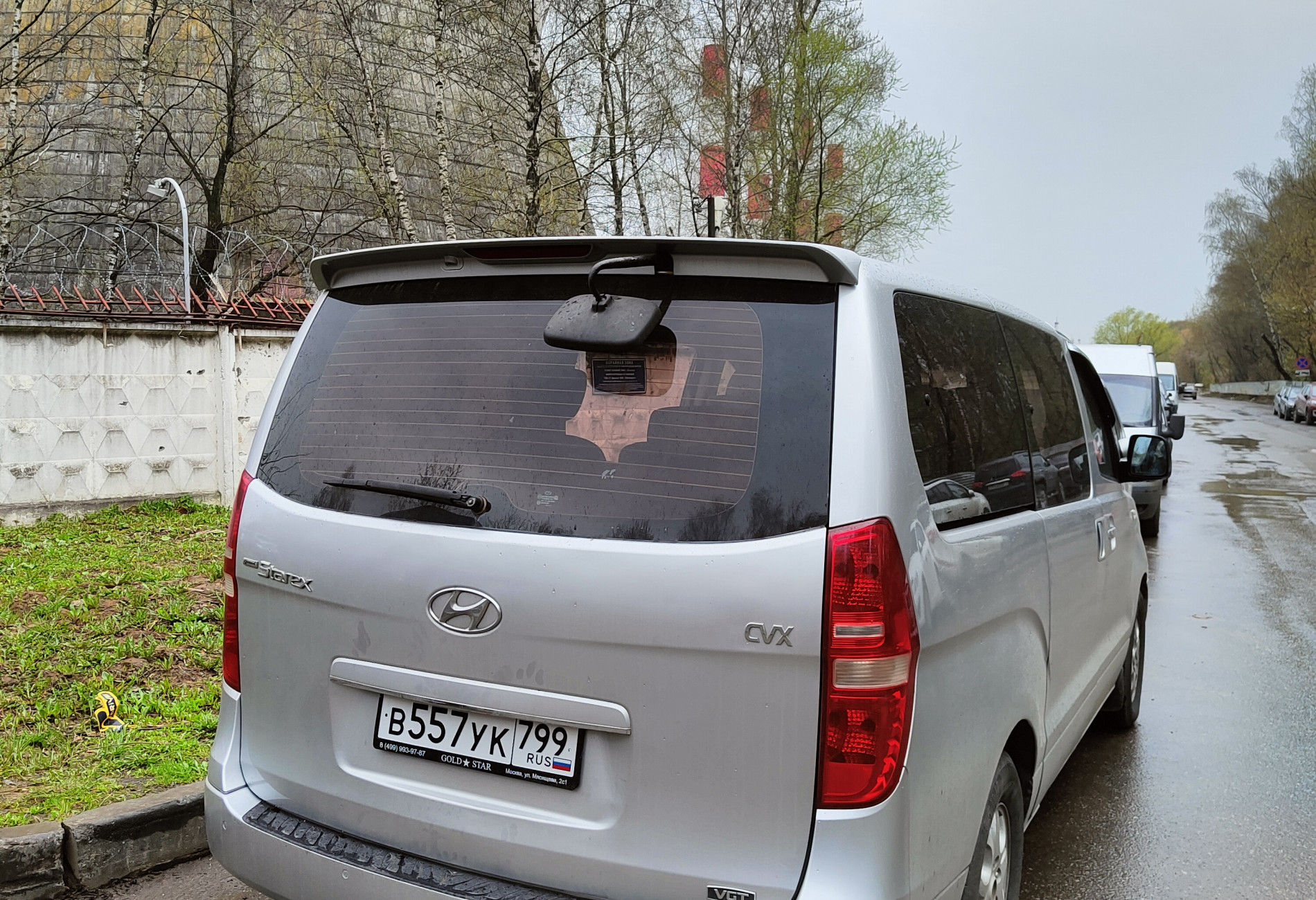 Аренда hyundai h1 2010 года в городе Москва Коптево от 4400 руб./сутки, задний привод, двигатель: дизель, объем 2.5 литров, ОСАГО (Впишу в полис), без водителя, недорого, вид 2 - RentRide
