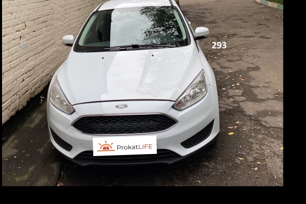 Прокат авто ford focus эконом класса 2017 года в городе Москва Коптево от 2200 руб./сутки, передний привод, двигатель: бензин, объем 1.6 литров, ОСАГО (Мультидрайв), без водителя, недорого - RentRide