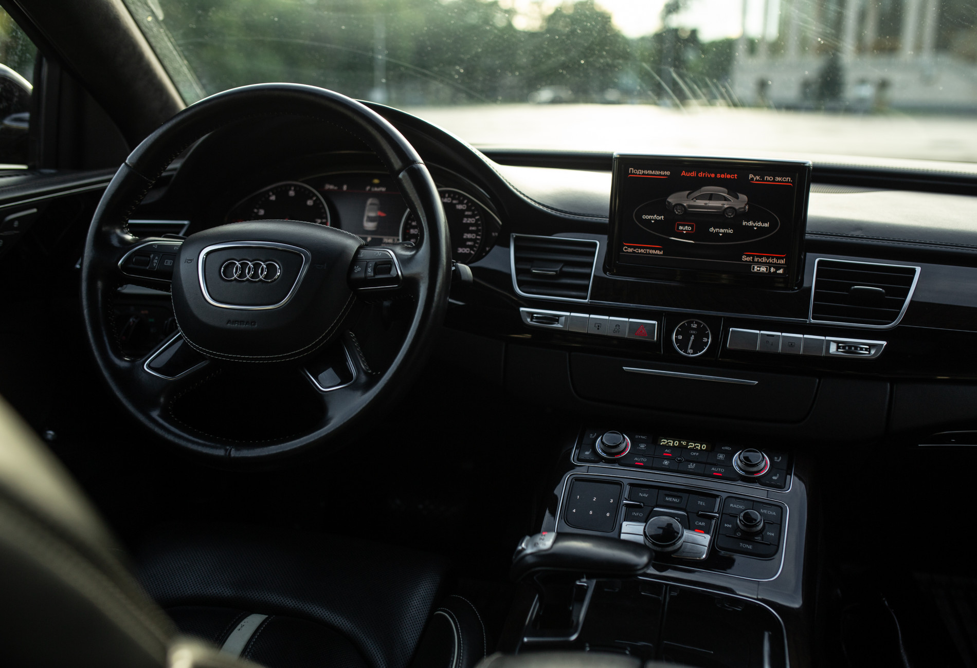 Audi A8 седан 2012