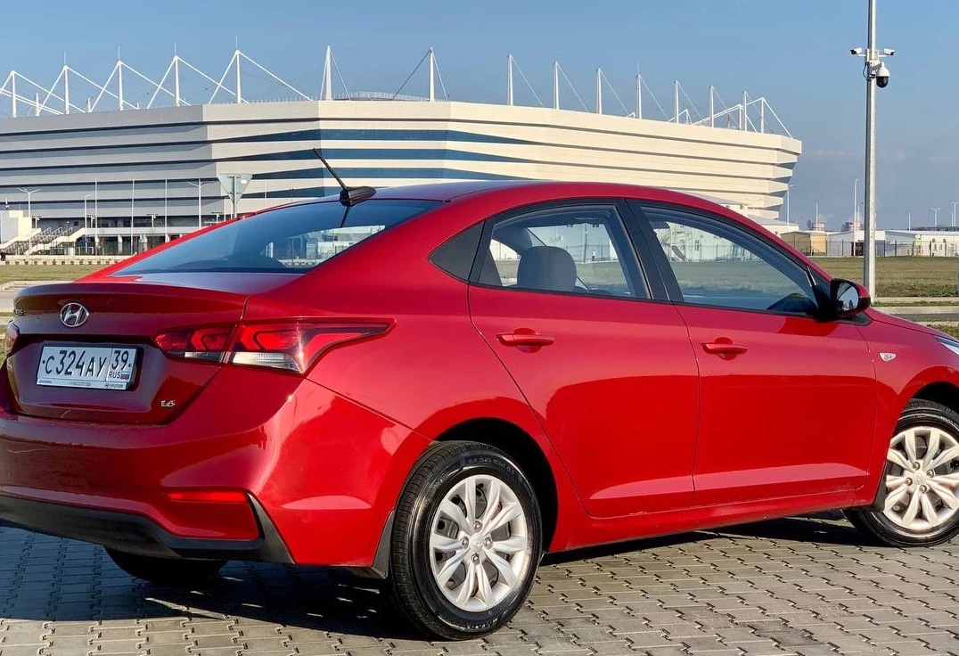 Аренда hyundai solaris стандарт класса 2018 года в городе Москва от 3192 руб./сутки, передний привод, двигатель: бензин, объем 1.6 литров, каско (Мультидрайв), ОСАГО (Мультидрайв), без водителя, недорого, вид 2 - RentRide