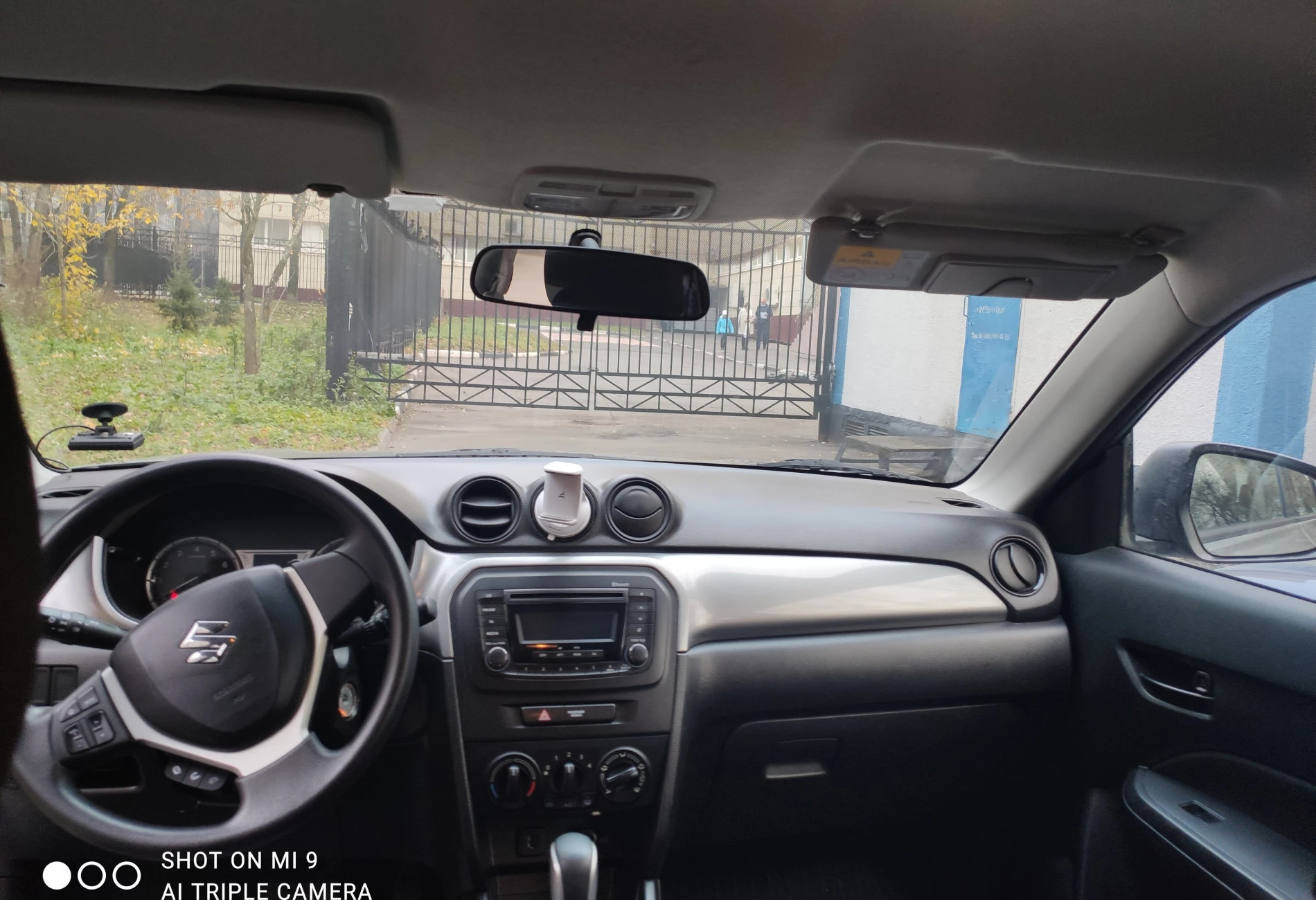 Аренда suzuki vitara эконом класса 2016 года в городе Москва Войковская от 2160 руб./сутки, передний привод, двигатель: бензин, объем 1.6 литров, каско (Мультидрайв), ОСАГО (Мультидрайв), без водителя, недорого, вид 2 - RentRide