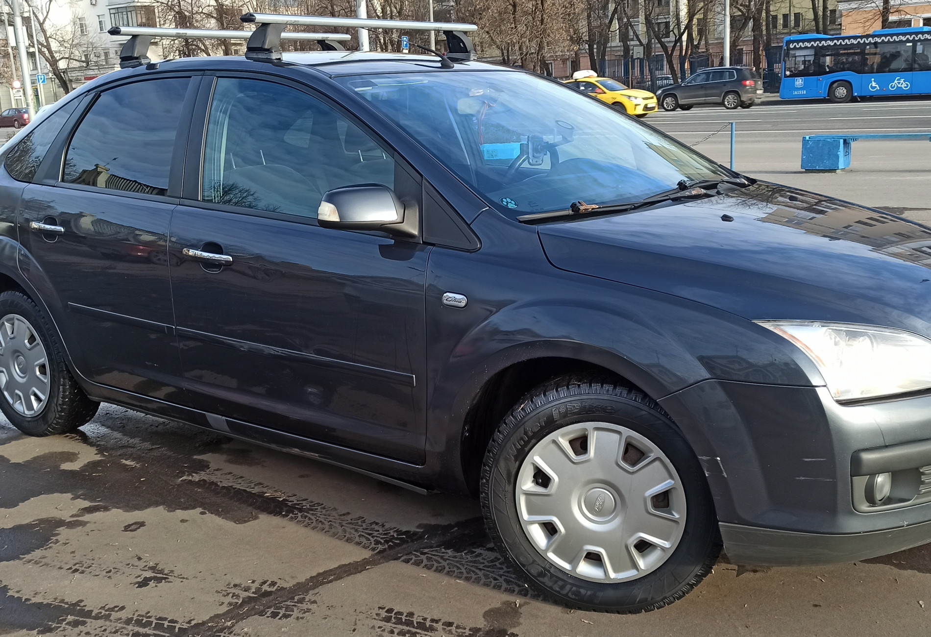 Аренда ford focus эконом класса 2007 года в городе Москва Люблино от 1800 руб./сутки, передний привод, двигатель: бензин, объем 1.6 литров, ОСАГО (Мультидрайв), без водителя, недорого - RentRide