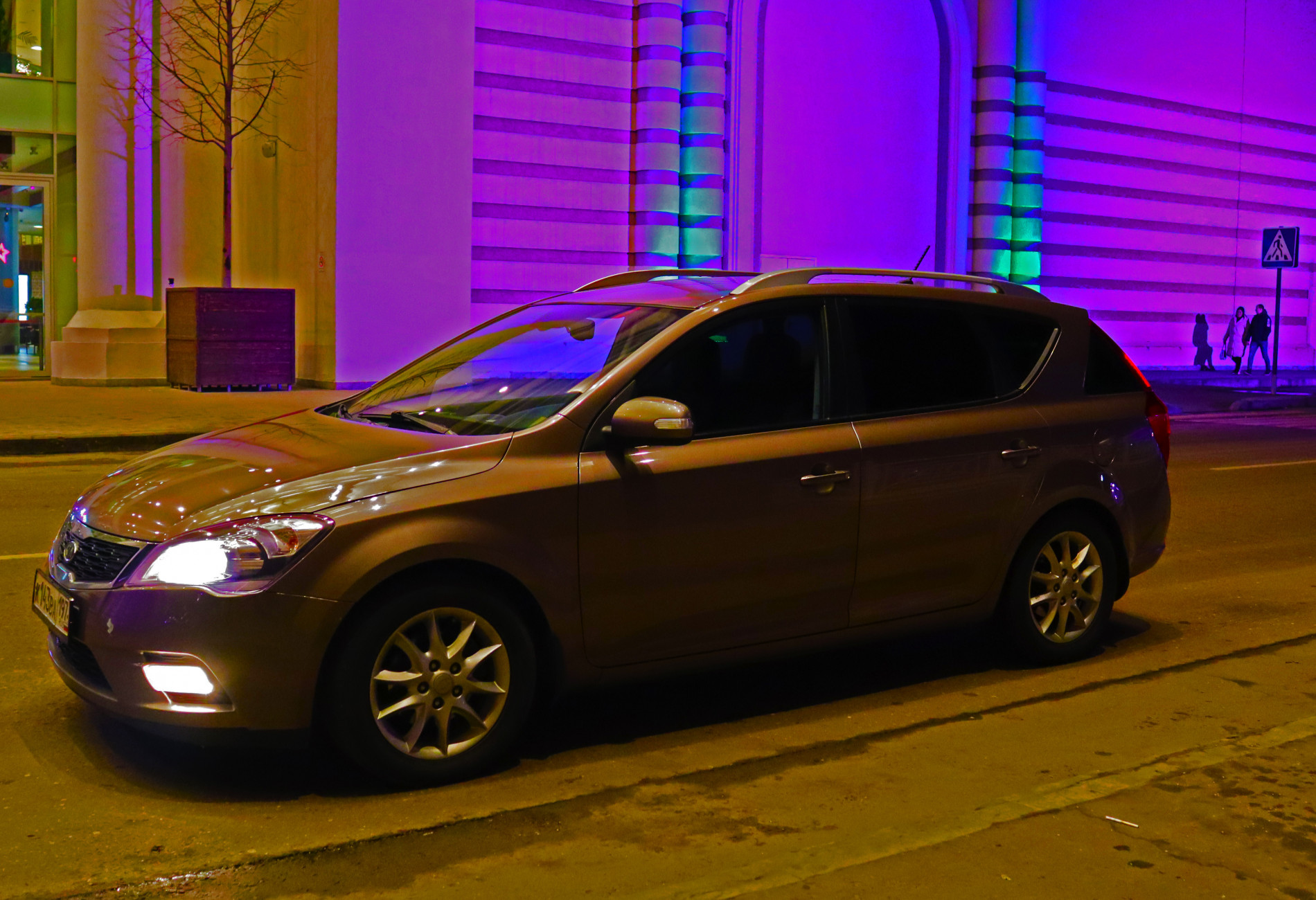 Аренда kia ceed эконом класса 2010 года в городе Москва Аннино от 1600 руб./сутки, передний привод, двигатель: бензин, объем 1.6 литров, ОСАГО (Мультидрайв), без водителя, недорого, вид 4 - RentRide
