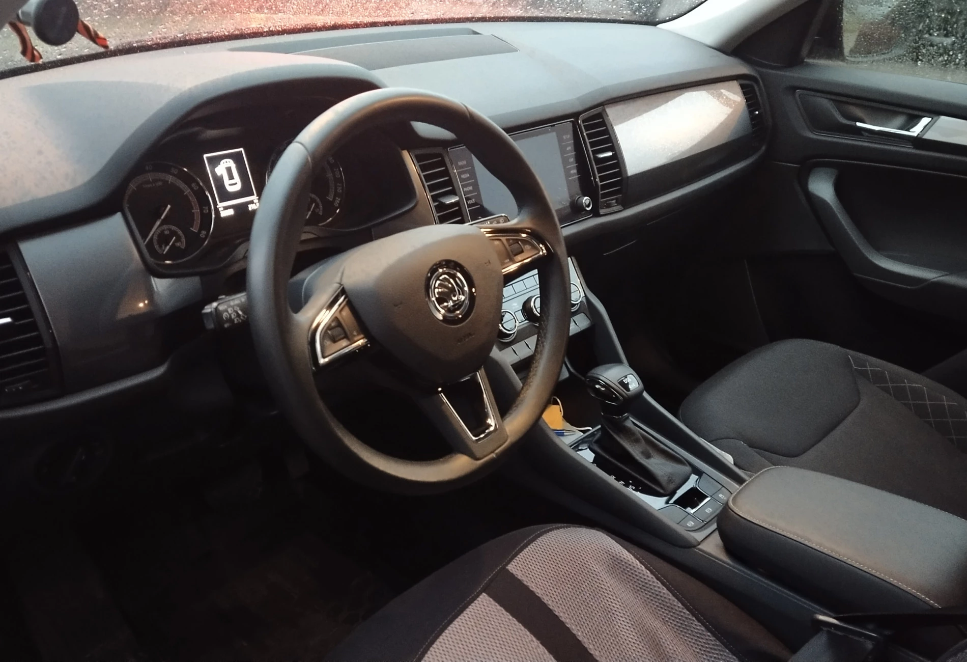Аренда skoda kodiaq комфорт класса 2019 года в городе Москва Сходненская от 4000 руб./сутки, полный привод, двигатель: бензин, объем 1.4 литра, каско (Впишу в полис), ОСАГО (Мультидрайв), без водителя, недорого, вид 7 - RentRide