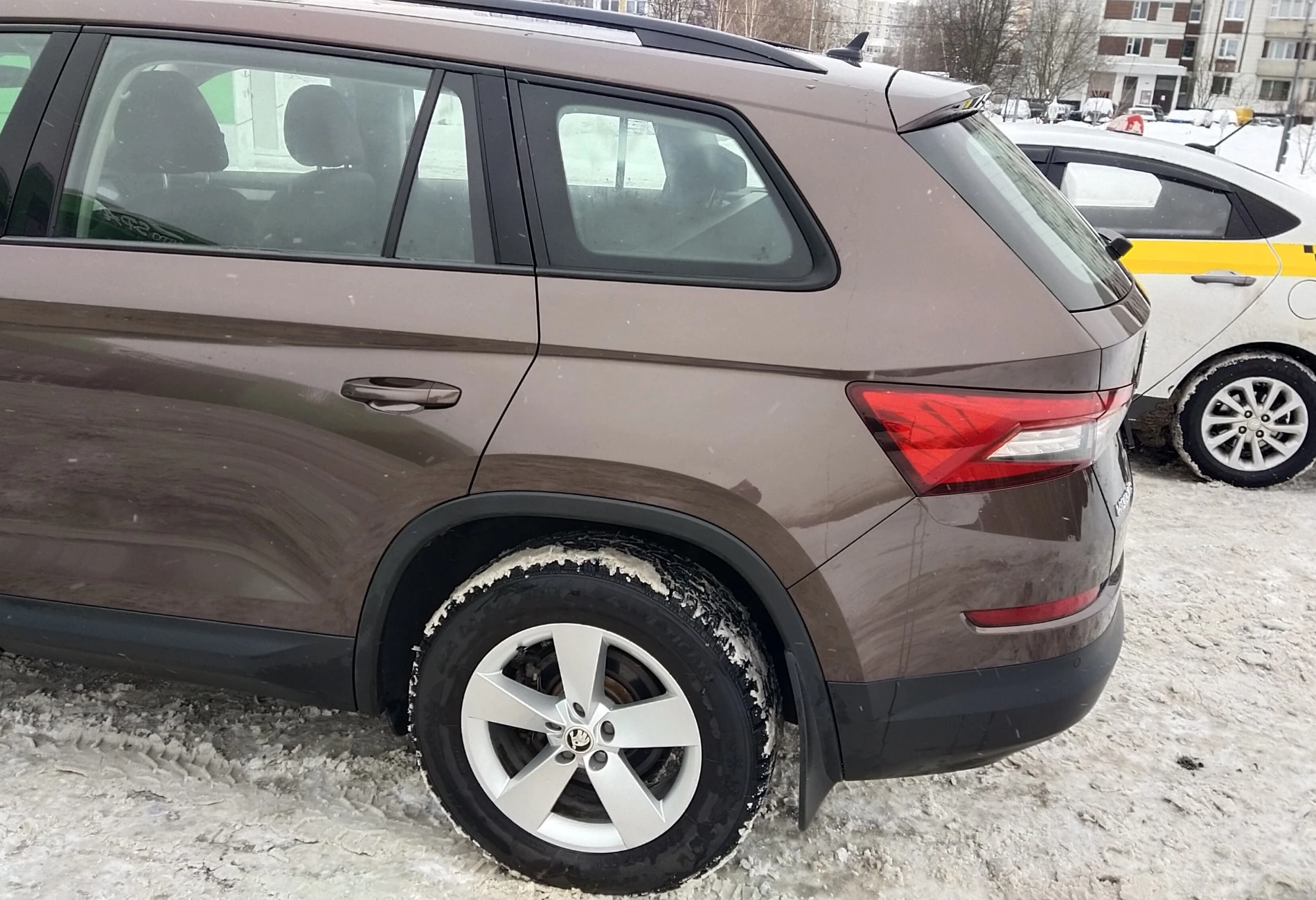 Аренда skoda kodiaq комфорт класса 2019 года в городе Москва Сходненская от 4000 руб./сутки, полный привод, двигатель: бензин, объем 1.4 литра, каско (Впишу в полис), ОСАГО (Мультидрайв), без водителя, недорого, вид 4 - RentRide