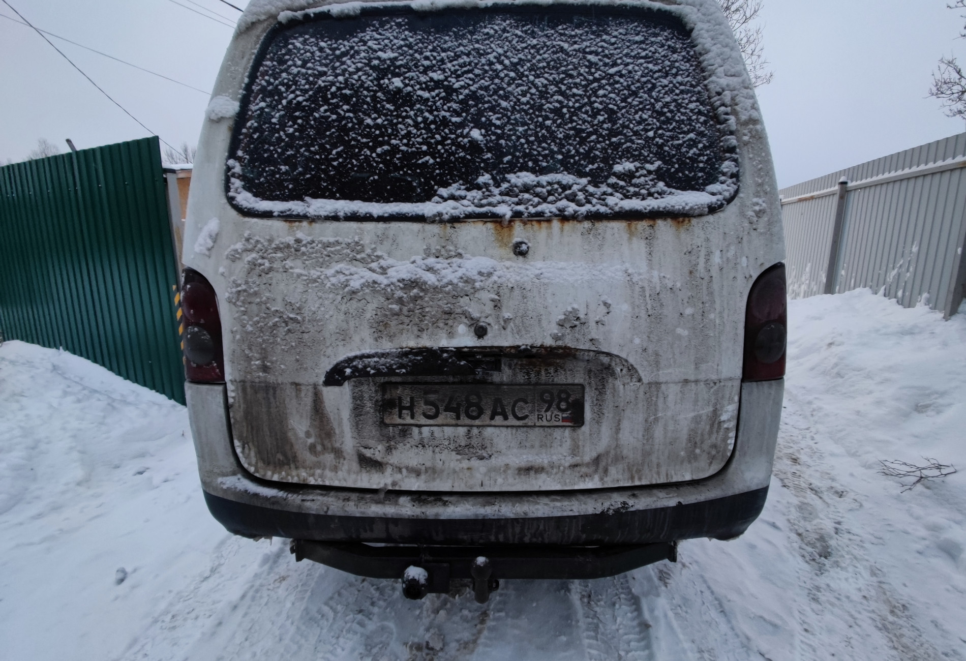 Аренда hyundai h1 эконом класса 2000 года в городе Москва Проспект Ветеранов от 1680 руб./сутки, задний привод, двигатель: дизель, объем 2.5 литров, без водителя, недорого, вид 3 - RentRide
