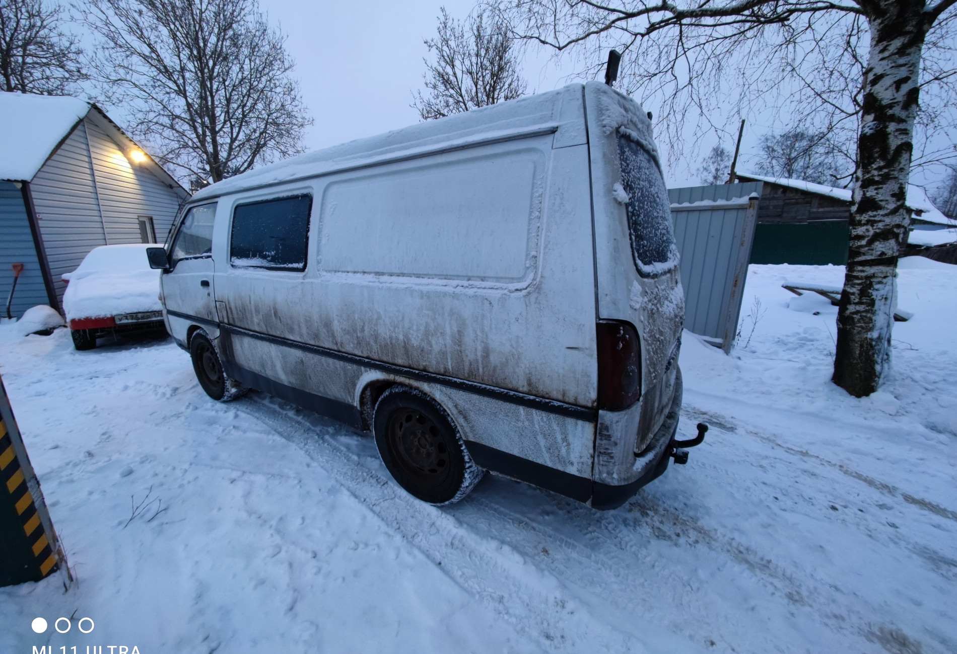 Аренда hyundai h1 эконом класса 2000 года в городе Москва Проспект Ветеранов от 1680 руб./сутки, задний привод, двигатель: дизель, объем 2.5 литров, без водителя, недорого, вид 2 - RentRide