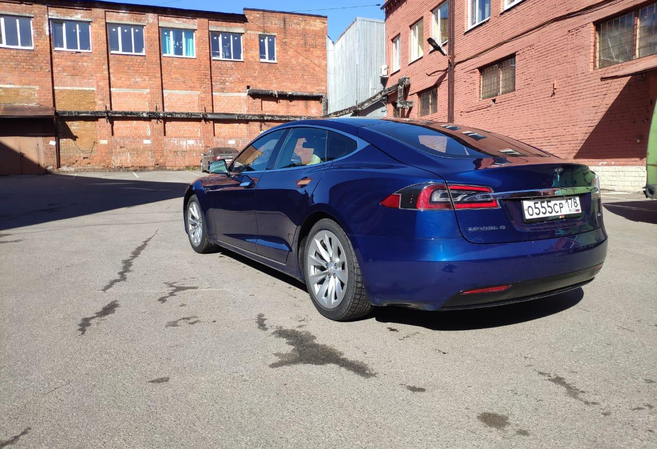 Tesla Model S седан 2016