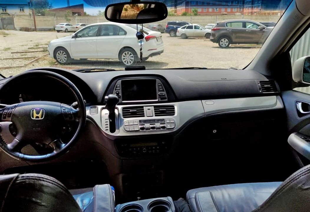 Аренда honda odyssey 2005 года в городе Москва от 8000 руб./сутки, передний привод, двигатель: бензин, без водителя, недорого, вид 3 - RentRide
