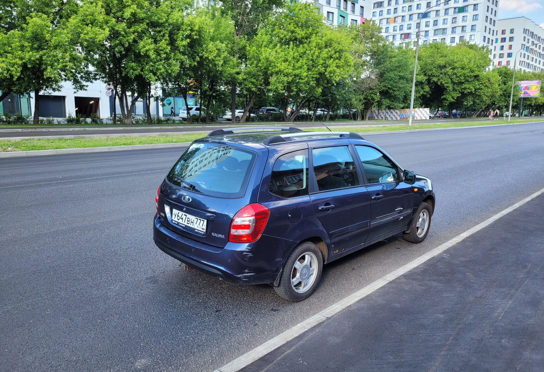 Аренда lada kalina эконом класса 2014 года в городе Москва Баррикадная от 1400 руб./сутки, передний привод, двигатель: бензин, объем 1.6 литров, ОСАГО (Впишу в полис), без водителя, недорого, вид 4 - RentRide