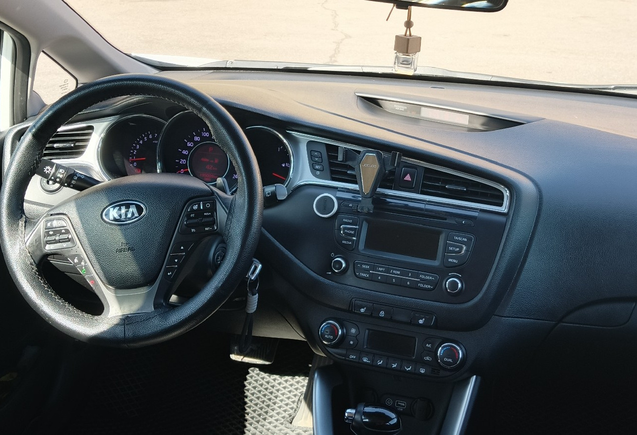 Аренда kia ceed 2018 года в городе Москва от 2720 руб./сутки, передний привод, двигатель: бензин, объем 1.6 литров, ОСАГО (Мультидрайв), без водителя, недорого, вид 8 - RentRide