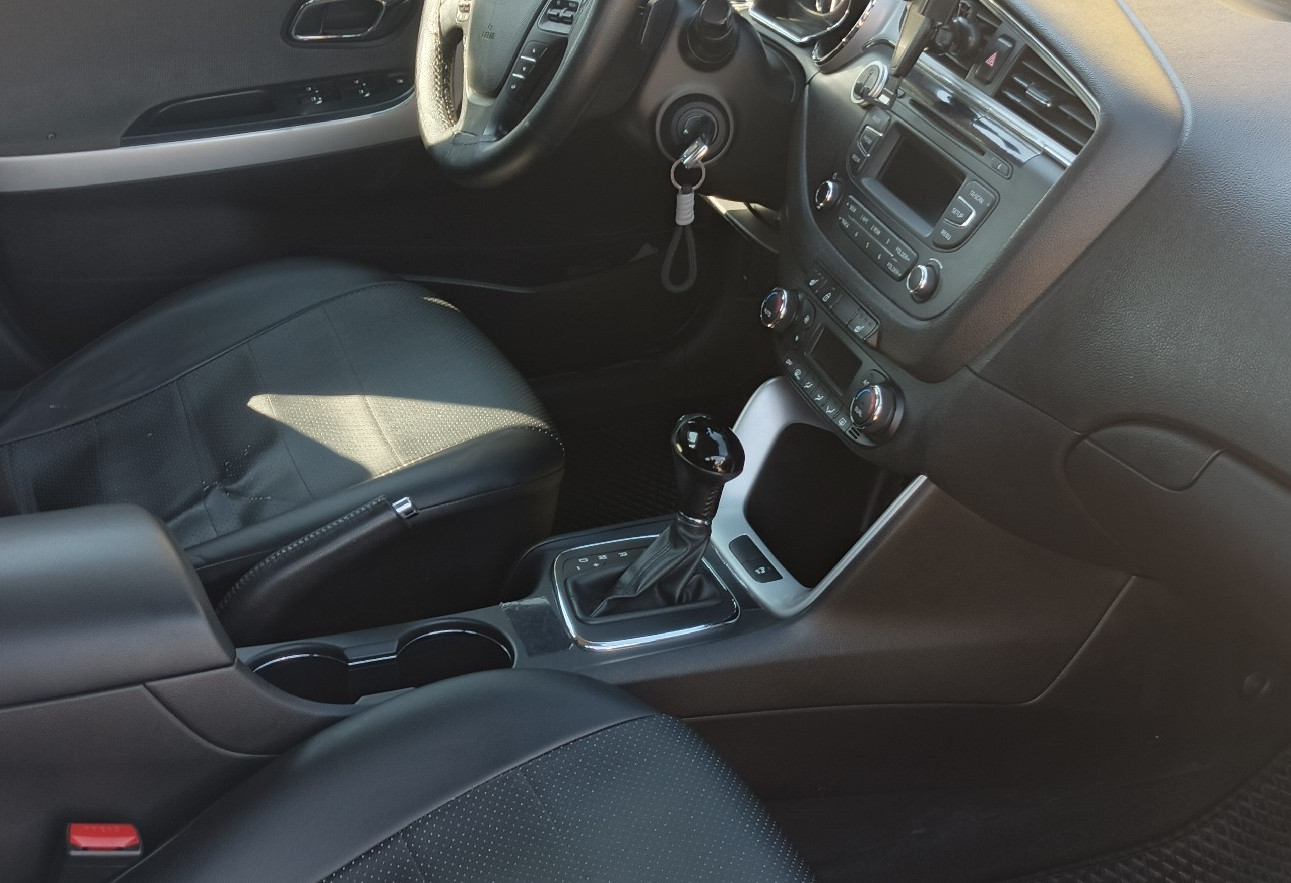 Аренда kia ceed 2018 года в городе Москва от 2720 руб./сутки, передний привод, двигатель: бензин, объем 1.6 литров, ОСАГО (Мультидрайв), без водителя, недорого, вид 7 - RentRide