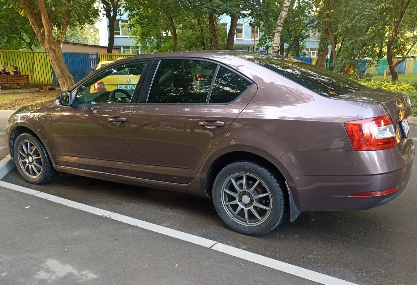 Аренда skoda octavia стандарт класса 2018 года в городе Москва Коломенская от 3000 руб./сутки, передний привод, двигатель: бензин, объем 1.6 литров, ОСАГО (Мультидрайв), без водителя, недорого, вид 3 - RentRide