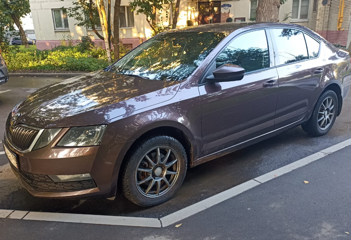 Аренда skoda octavia стандарт класса 2018 года в городе Москва Коломенская от 3000 руб./сутки, передний привод, двигатель: бензин, объем 1.6 литров, ОСАГО (Мультидрайв), без водителя, недорого - RentRide